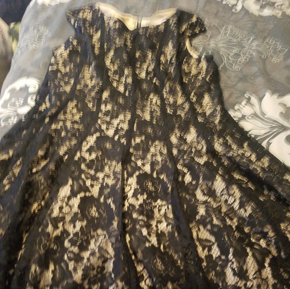Dress - Picture 3 of 3